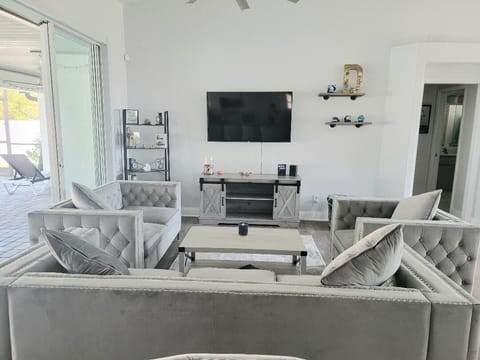 Living Room. Sliding doors fully opens to screened outdoor patio
