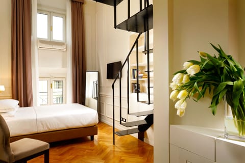 Design room (Boutique) - Split level room | Hypo-allergenic bedding, down comforters, minibar, in-room safe