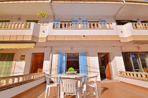 Apartment for rent with terrace next to the beach