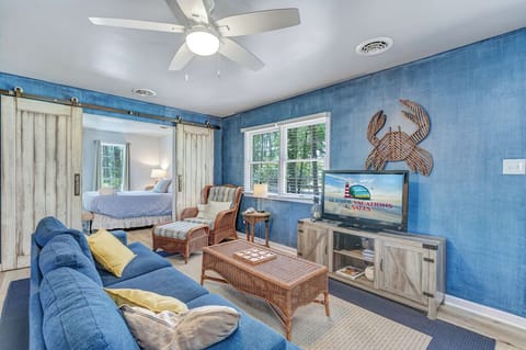 Welcome to Happy Hideaway in ever-popular Piney Island!