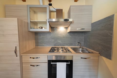 Bungalow, 1 Bedroom, Kitchenette | Private kitchen | Fridge, oven