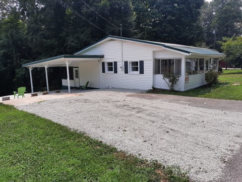 Plenty of parking for boats and trailers 