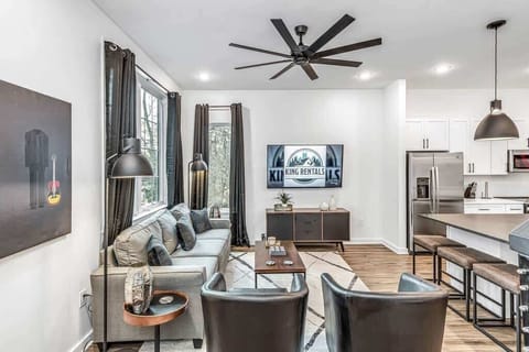 Spacious living space on Level 2 with TV and kitchen access