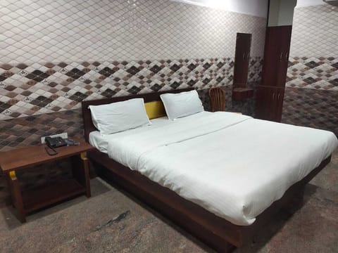 Egyptian cotton sheets, premium bedding, free WiFi