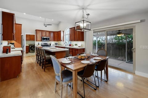 Dining Area for 6 and Bar Area for 4 Helps your Group of 10 eat Comfortably Together in one Space