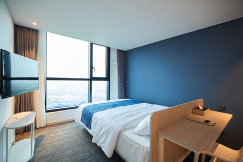 Superior Double Room, 1 Double Bed, Ocean View | Down comforters, desk, laptop workspace, blackout drapes