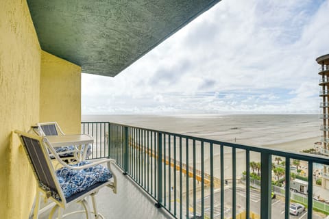 Daytona Beach Shores Vacation Rental | 1BR | 1BA | 700 Sq Ft | Step-Free Access