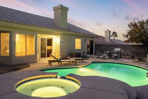 Summer is the best time to spend splashing around the pool. The perfect way to cool down. Sparkling swimming pool ready for you to take a dip after a day (or night) out on the strip.