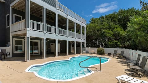 Captain's Choice Exterior