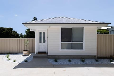 Newly built home near Golfing, National Parks, Caves, Lake Canobolas and vineyards.