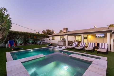Hot Tub 102° No Charge