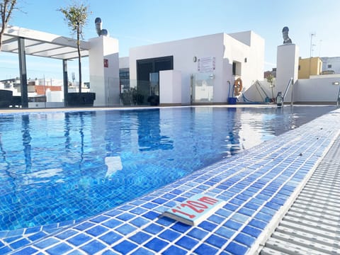 Relaxing accommodation with a pool to enjoy year-round