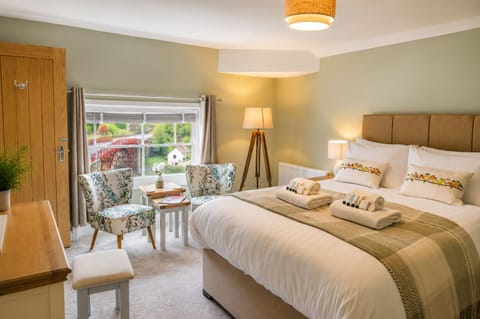 Deluxe Double Room, Ensuite (The Severnside Room)