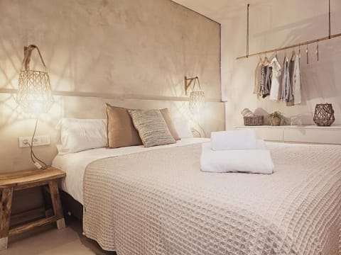 Superior Apartment, 2 Bedrooms, Terrace, Annex Building, 2 dormitorios, 1 sala de estar | Iron/ironing board, free WiFi, bed sheets