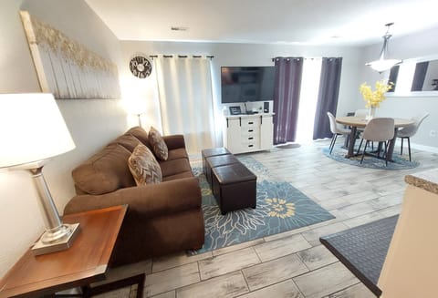 Welcome to your Romantic Suite in Branson!! Free Diamond Ammenities included!!
