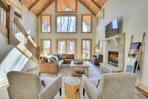 New construction one-of-a-kind modern chic cabin with relaxed style and family friendly amenities