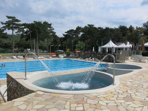 Water, Sky, Cloud, Property, Swimming Pool, Body Of Water, Leisure, Tree, Composite Material, Real Estate