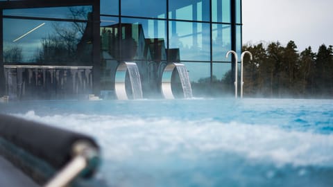 Indoor pool, 2 outdoor pools