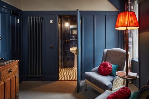 Classic Double Room, 1 King Bed | Premium bedding, in-room safe, individually decorated