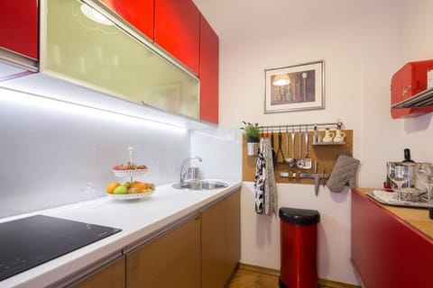 Apartment | Private kitchen | Full-size fridge, microwave, oven, stovetop