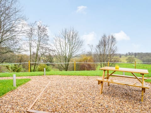 Sitting-out-area | Holdenby - Steepleton Lodge Farm, East Haddon