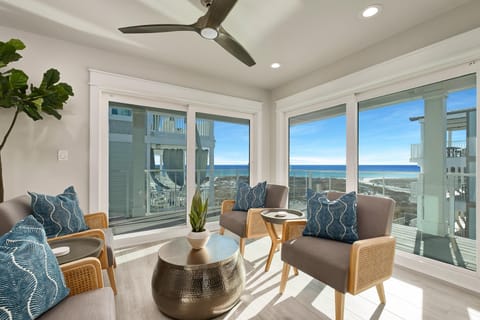 Third Level - Cocktail Lounge
