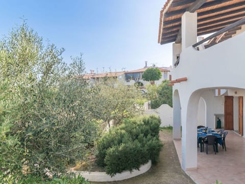 Snow, Sky, Building, Window, Mountain, Wood, Slope, House, Leisure, Cottage
