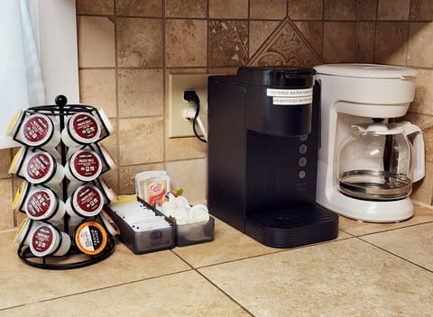 New Keurig & drip coffee maker! Full K-Cup assortment, creamers, sugar, Splenda!