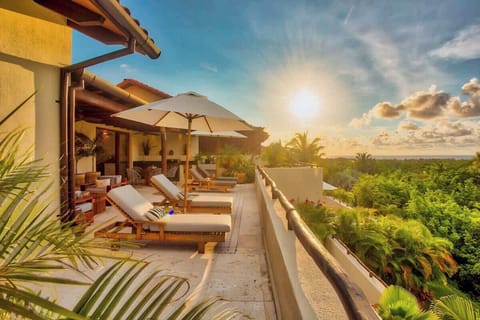 Amazing nature view and partial to the ocean.