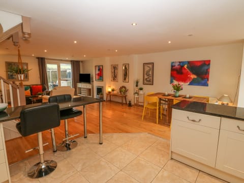 Cottage | Private kitchen | Fridge, dishwasher, electric kettle, toaster