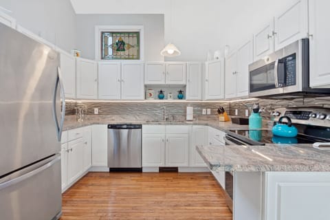 Spacious kitchen - This is a great kitchen for cooking and entertaining