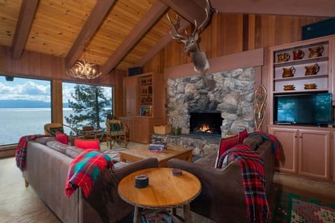 Upstairs Living Room Facing Lake