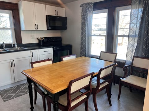Kitchen with Table for 6.