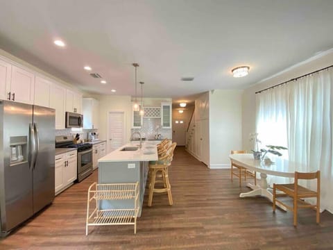 The Perfect Southern Kitchen | Modern & Classic Florida meet 