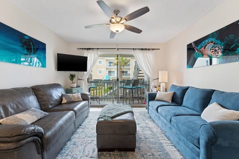 Bright and airy with view of Gulf of Mexico, sofa bed, smart TV.