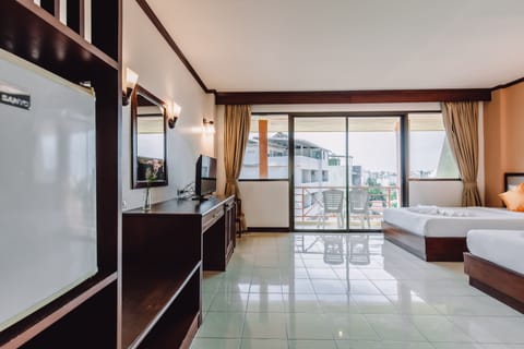Superior Double Room | In-room safe, desk, laptop workspace, blackout drapes