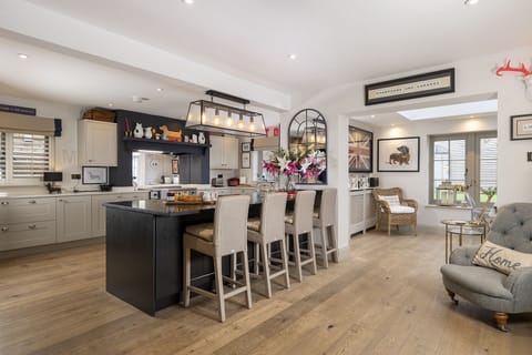 Honeysuckle House Kitchen - StayCotswold