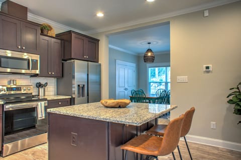 Breakfast Bar - Fully Equipped Kitchen