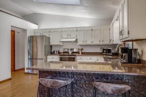 Main Level - Fully Equipped Kitchen w/ Breakfast Bar Seating