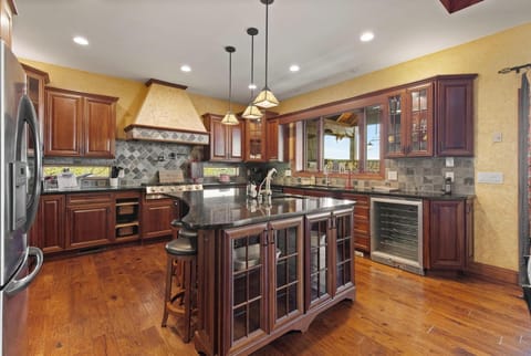 Kitchen Island with Bar Stool Seating, Granite Counter and Prep Sink