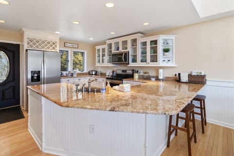 Well Equipped Kitchen and Bar Seating