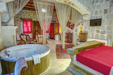 Deluxe Kaya Oda-Red Room- Jakuzili-108 | Premium bedding, blackout drapes, soundproofing, iron/ironing board