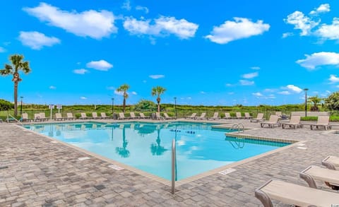 NMB Resort walk to Barefoot, House of Blues, Alligator Adventure & Restaurants
