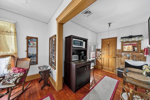 CANCUN SUITE - 19 | Private kitchenette | Full-size fridge, microwave, coffee/tea maker, toaster