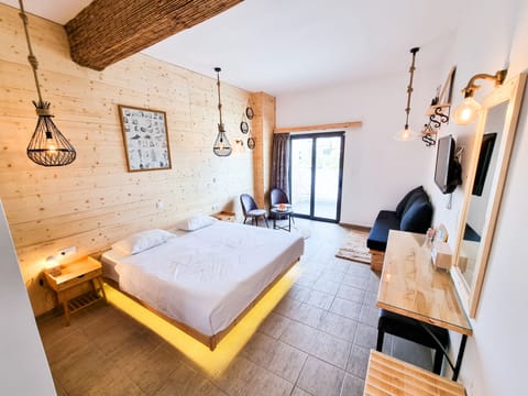 Deluxe Double or Twin Room, Sea View | Desk, laptop workspace, blackout drapes, soundproofing