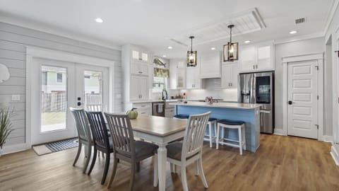 Seating for twelve with table and bar seats