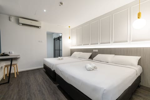 Family Quadruple Room | Desk, WiFi (free), bed sheets