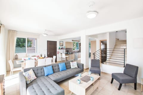Villa, 3 Bedrooms, Balcony, Ocean View | Living area
