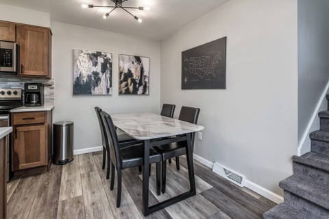 - Elegant marble dining table with seating for four and stylish black chairs
- Wall mounted US map and abstract prints add artistic flair to the space
- Perfect for enjoying meals working remotely or hosting casual dinners