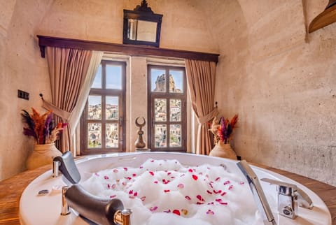 Konak 403 King Suit | Premium bedding, minibar, individually decorated, individually furnished